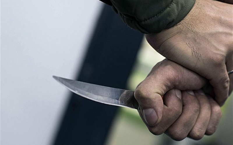 В Баку 53-летний мужчина получил ножевое ранение