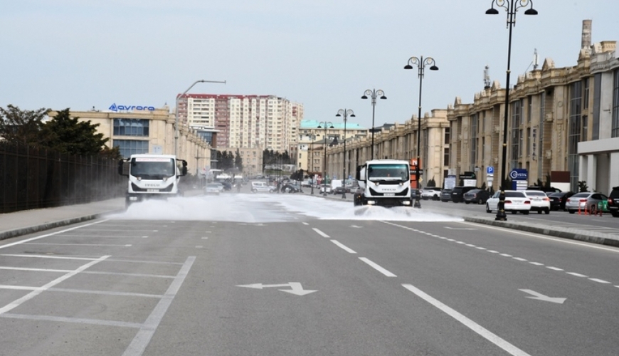 Проведен субботник по очистке главных улиц и проспектов Баку