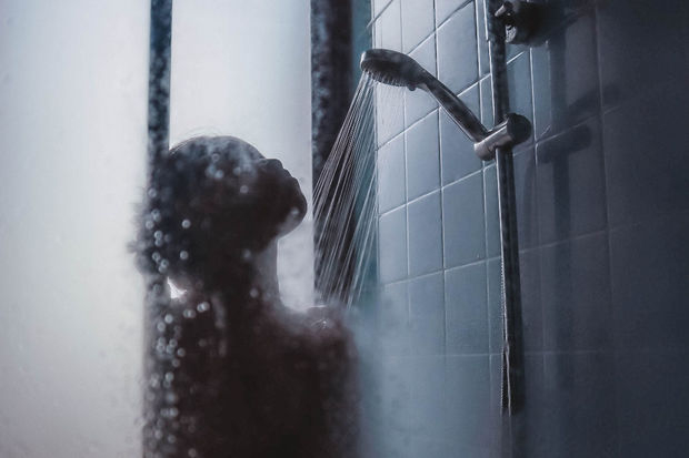 Мэр столицы Колумбии предложил парам принимать душ вместе из экологических соображений
