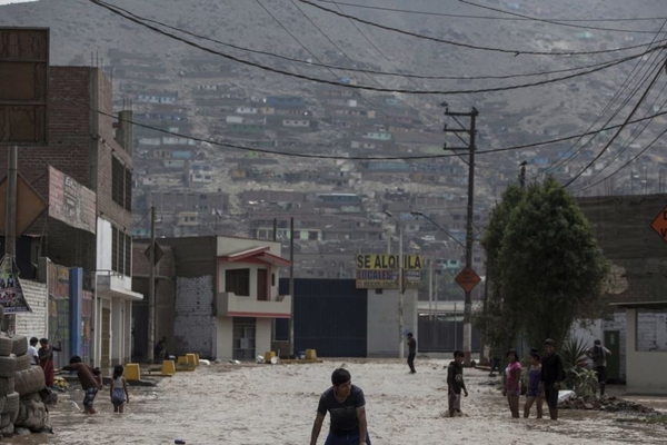 Peruda leysan yağışlar səbəbilə 100 mindən çox insan evsiz qalıb
