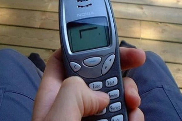 Представлена новая версия легендарного телефона Nokia 3210 - ФОТО