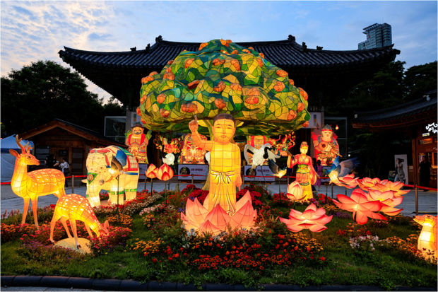 В Сеуле проходит фестиваль лотосовых фонарей в преддверии Дня рождения Будды - ФОТО