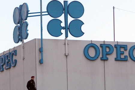 Rusiya OPEC-in hasilatın daha çox azaldılmasının əleyhinə olacaq