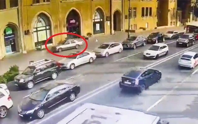 В Баку арестован водитель, ездивший по тротуару - ВИДЕО