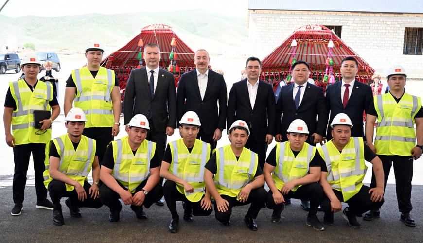 Ильхам Алиев и Садыр Жапаров заложили фундамент школы в селе Хыдырлы - ФОТО