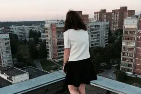 В Баку 15-летняя девочка покончила жизнь самоубийством из-за экзаменов