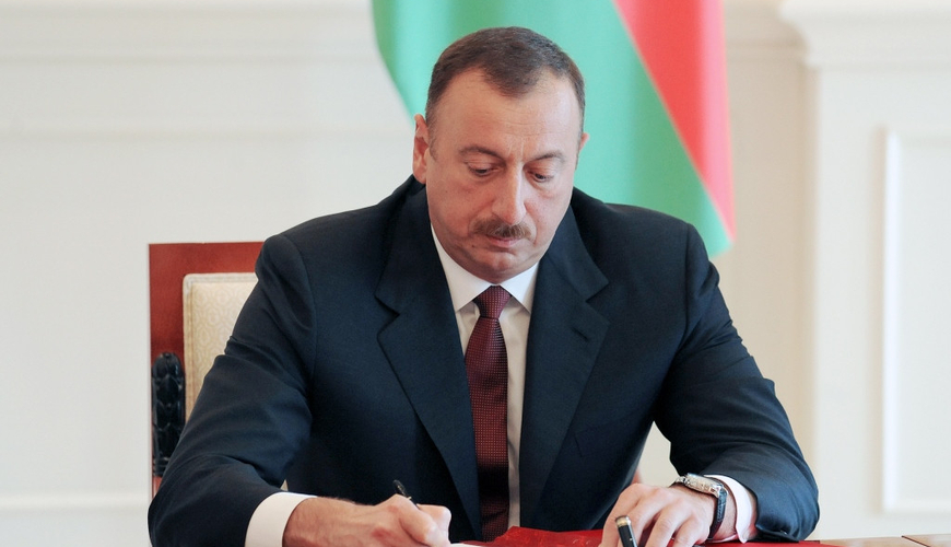 Ильхам Алиев наградил группу спортсменов и спортивных специалистов