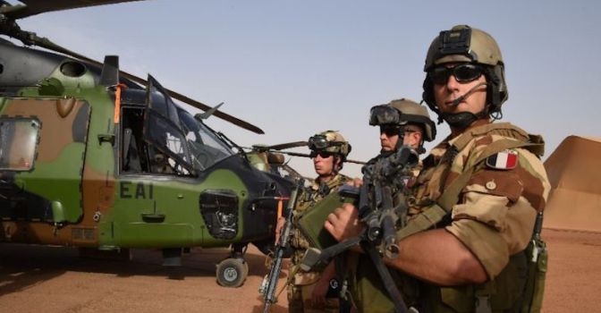 СМИ: Войска Франции готовятся к развертыванию против армии России