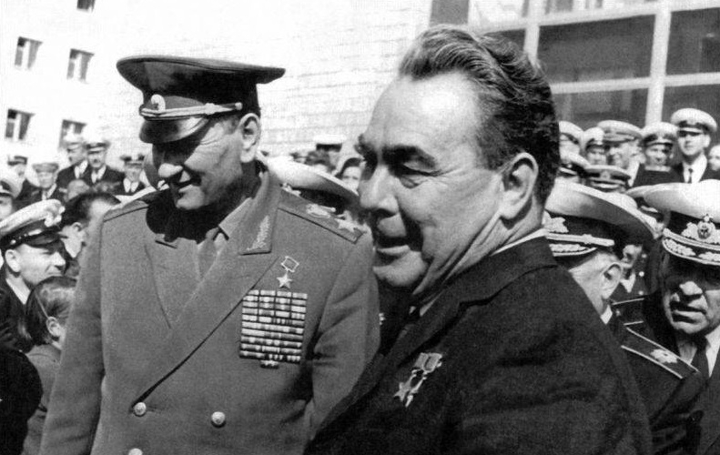 Futbolçuları dörd gün hava limanında saxlayan nazir – Brejnevin SSRİ yığmasına “təyin etmək” istədiyi marşal
