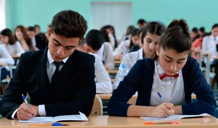 Ахундов: В Азербайджане растет число школьников, обучающихся на русском языке