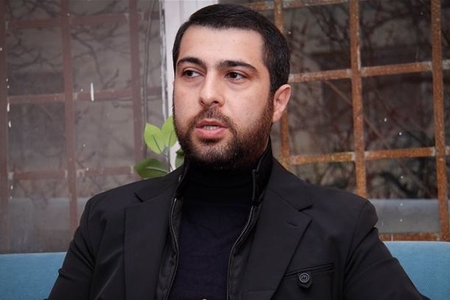 Meyxanaçı-müğənni Namiq Qaraçuxurlu İranda ona qoyulan qadağadan bəhs edib.