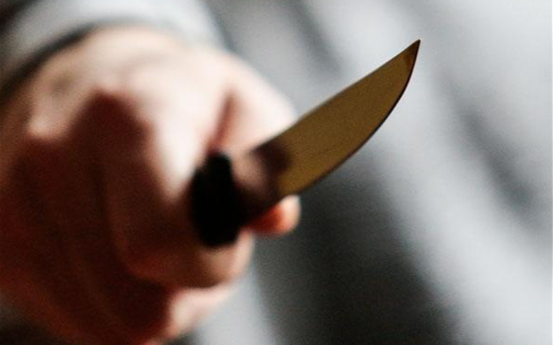 В Баку мужчину ударили ножом