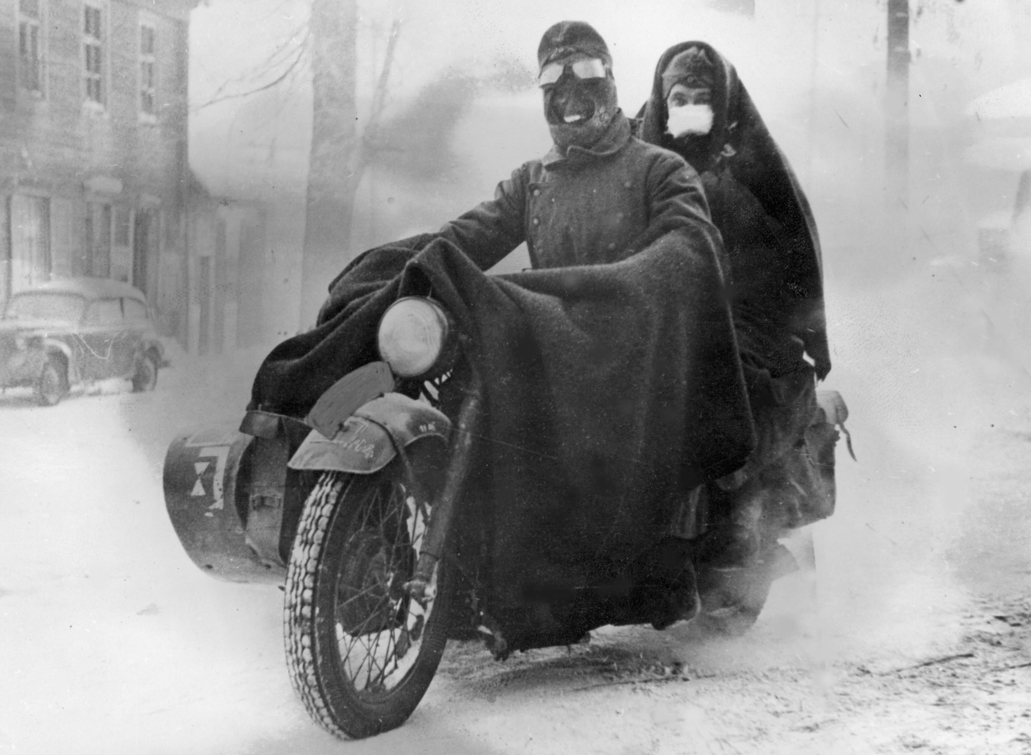 Nemci-na-moto-BMW-R71_author-Gotze.jpg (635 KB)