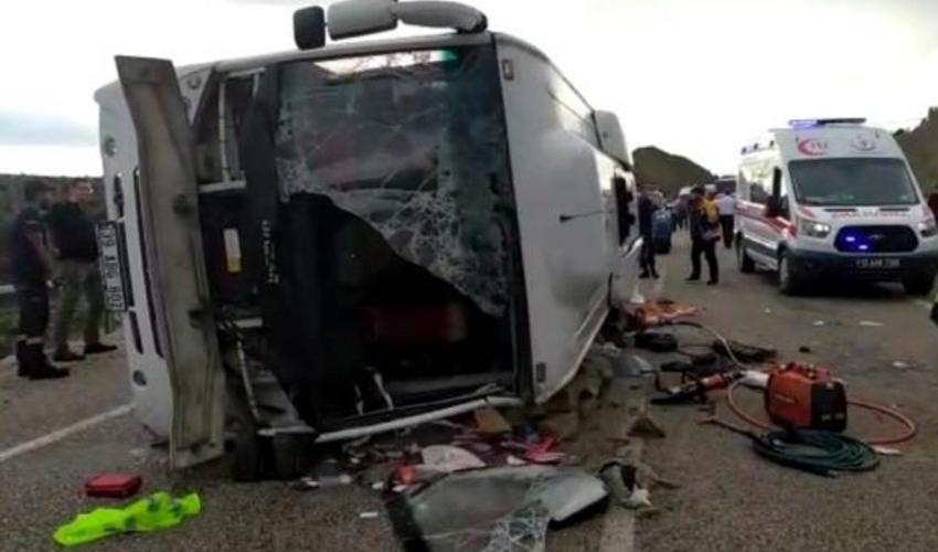 Türkiyədə turistləri daşıyan avtobus aşıb, 1 nəfər ölüb, 22 nəfər yaralanıb