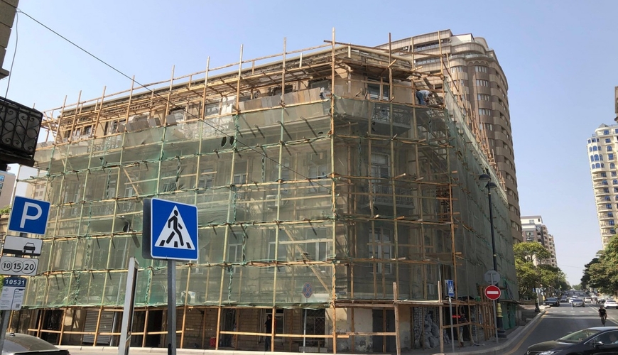 Bakıda bərpa zamanı memarlıq abidəsinə ziyan vuruldu