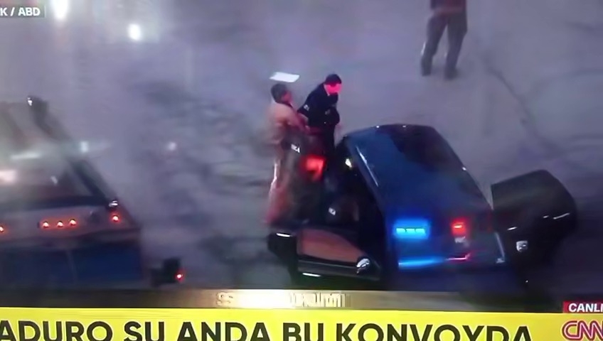 Maduro məhkəməyə aparılarkən görüntüləndi: Həyat yoldaşı ilə birlikdə helikopterə mindirildi