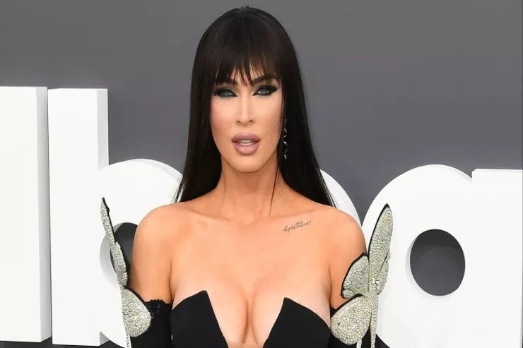 “Instagram”da açıq-saçıq şəkillər paylaşan məşhur aktrisa milyonlar itirir