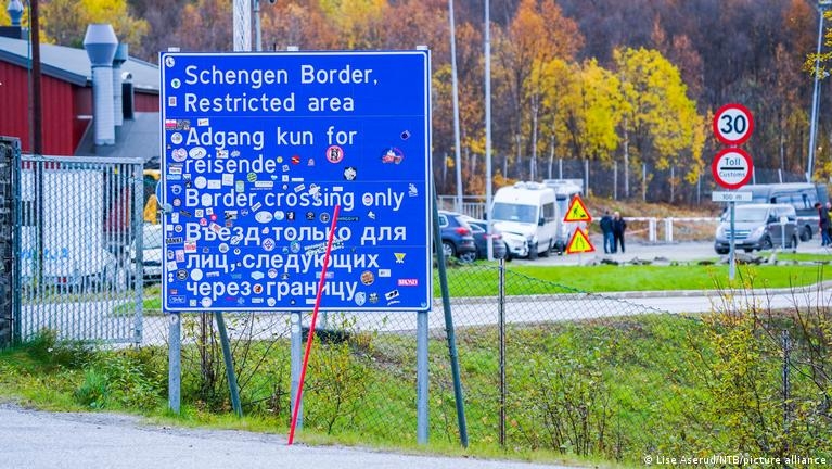 Norveç rusiyalı turistlər üçün girişi bağlayıb
