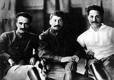 Ordzhonikidze,_Stalin_and_Mikoyan,_1925.jpg (26 KB)