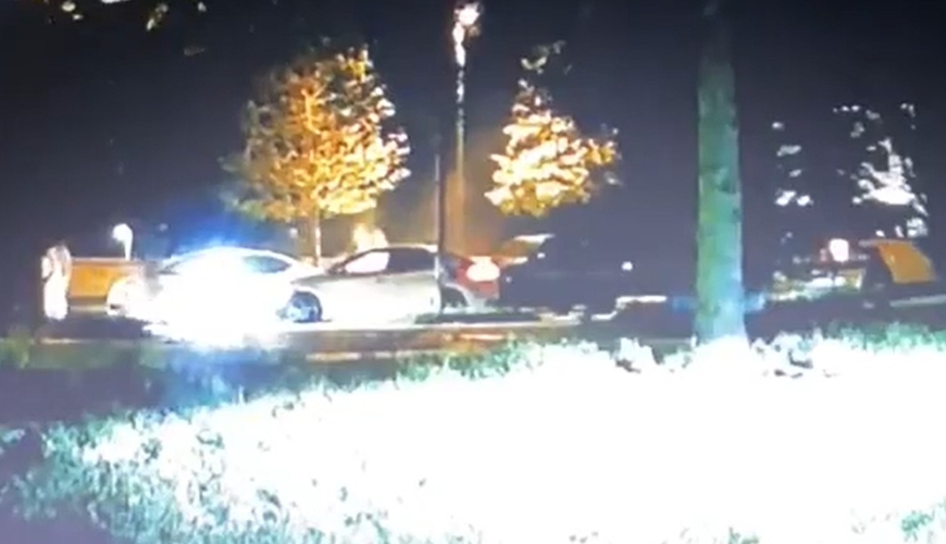 Bakıda avtomobil yol kənarında dayanmış kişi və uşağı vurdu - ANBAAN VİDEO