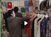 Köçməyə hazırlaşan erməni qadın mağazasını belə boşaldır - VİDEO