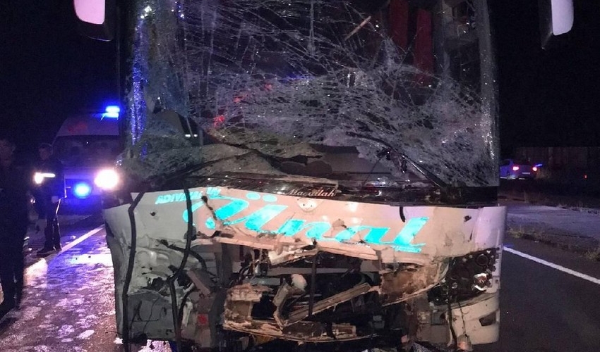 Türkiyədə avtobus qəzaları olub, 2 nəfər ölüb, 25 nəfər yaralanıb