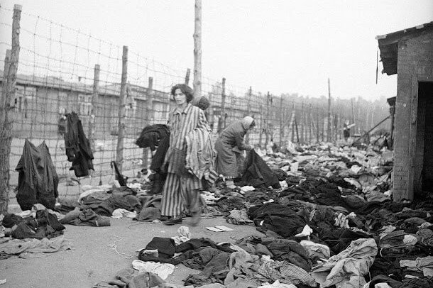 1530659395_bergen-belsen-concentration-camp-1945-13.jpeg (109 KB)