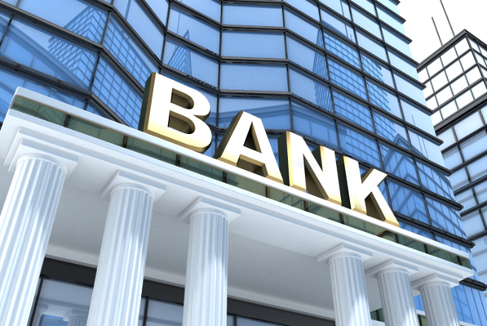 Azərbaycan bankına hücum edildi: Oğurlanan pul müştəridən tələb edildi - VİDEO