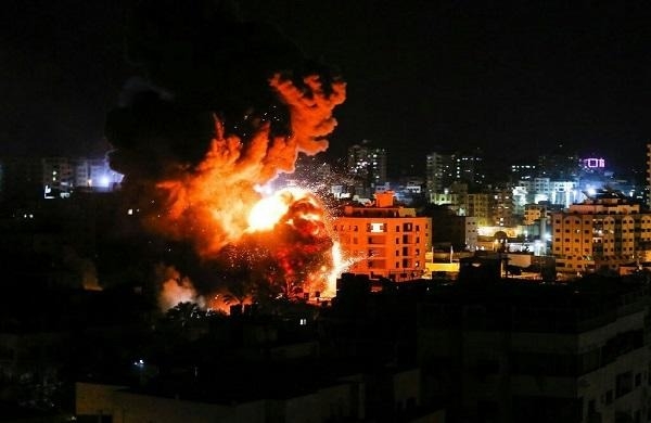 İsrail Qəzzanı bombardman edir - VİDEO