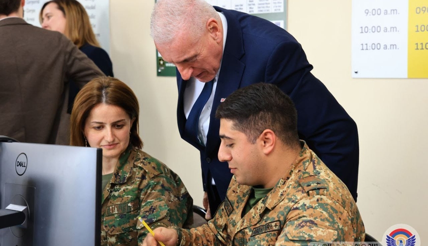 “Britaniyanın müdafiə naziri! Sən Xocalı qatilinin adını daşıyan bir hərbi mərkəzdəsən” - ETİRAZ