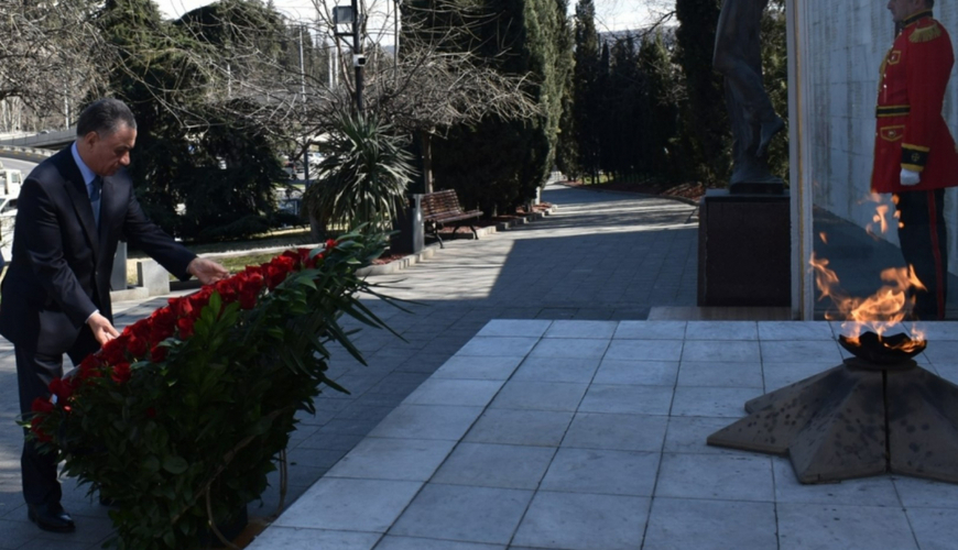 Усубов почтил в Тбилиси память Гейдара Алиева - ФОТО
