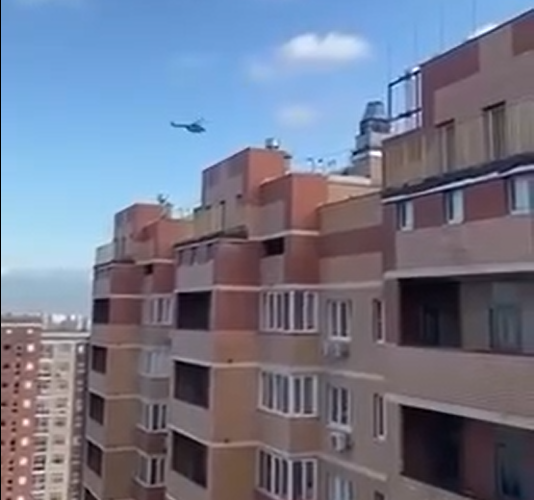Moskva üzərində hərbi helikopterlər - VİDEO