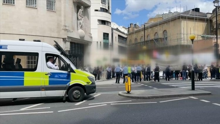 PKK-çılar “Boz qurd” işarəsi göstərən azərbaycanlıya hücum etdi – Londonda