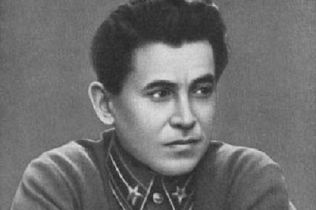 Leninçi casus-komsomol – Çaplinin qovluğunu Stalinə təqdim edən Yejov ondan konkret əmr alıb