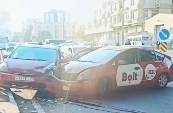 Bakının “Prius” və moped problemi