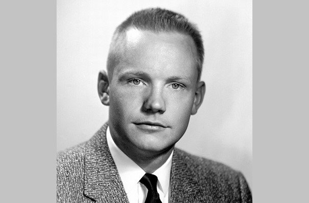Neil_Armstrong_1956_portrait.jpg (70 KB)