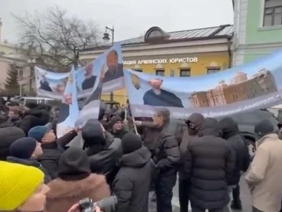 Ermənilər Moskvada da Paşinyanı etirazla qarşıladılar