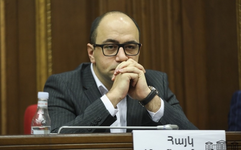 Erməni deputat: “Moskvaya qaçmaq qəbuledilməzdir”