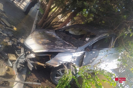 Bakıda ağır qəza:“Hyundai” xəstəxananın divarını uçuraraq yandı