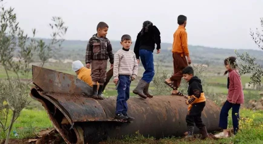İran raketi “oyuncağ”a döndü – Foto
