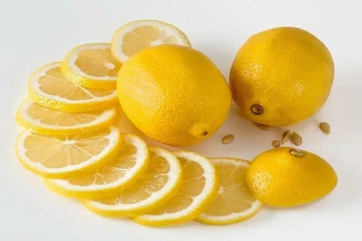 Limonun az adamın bildiyi faydaları