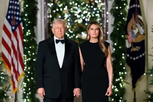 Чету Трампов осудили за «депрессивную» открытку