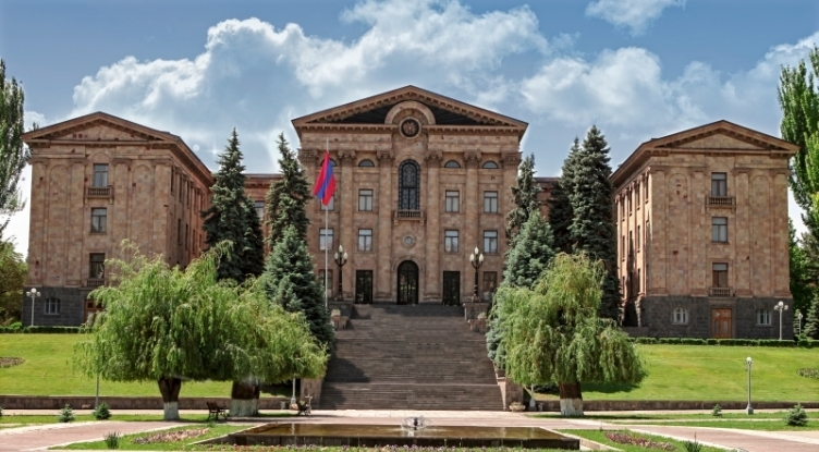 Ermənistan bu il konstitusiyasını dəyişəcək – 2024-ün diktəsi
 