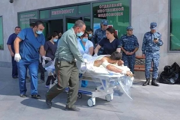 Erməni və azərbaycanlılar yaralandı - DƏHŞƏTLİ OLAY
