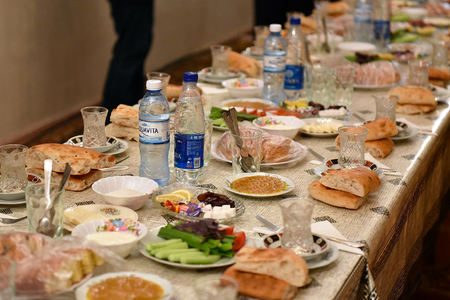 Hüzr mərasimlərində israfçılıq davam edəcək, “palatka biznesi” çiçəklənəcək... bəs nə etməli?