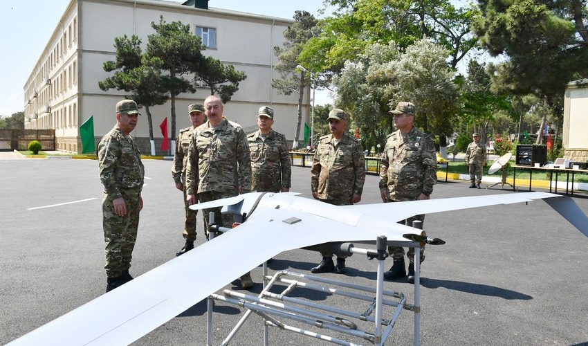 Azərbaycan Ordusunun arsenalındakı zərbə dronları və PUA-lar Ali Baş Komandana nümayiş etdirilib