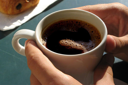 Кофе на голодный желудок - польза или вред? Почему нельзя пить кофе на голодный желудок?