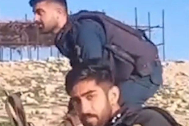 İranda hökumət qüvvələri kəndə silahlı basqın etdi - VİDEO