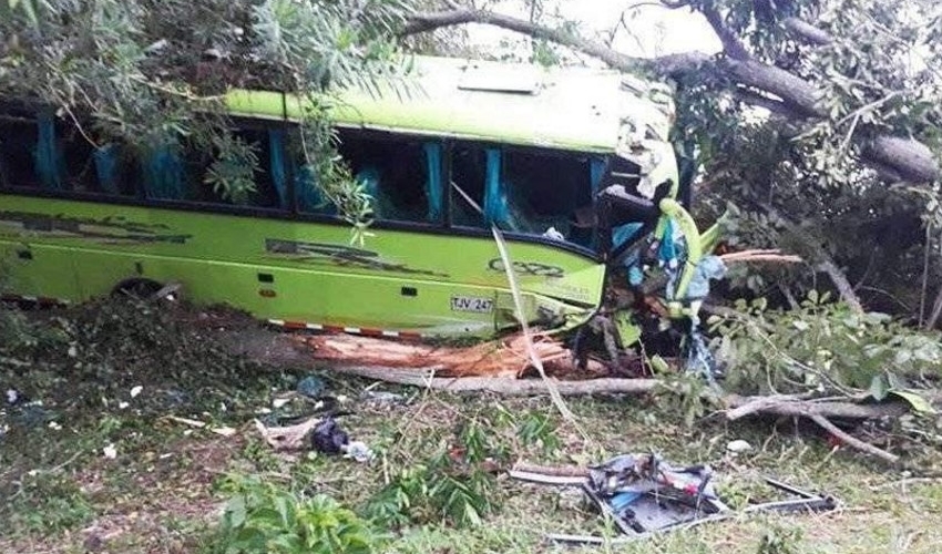 Kolumbiyada avtobus qəzasında 20 nəfər ölüb