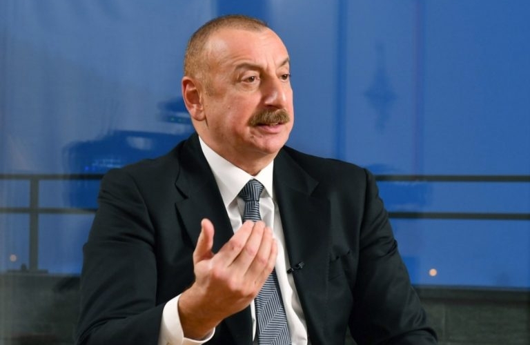 Ильхам Алиев: Премьер Армении 6 часов летит в Гранаду, а в Бишкек прилететь не может